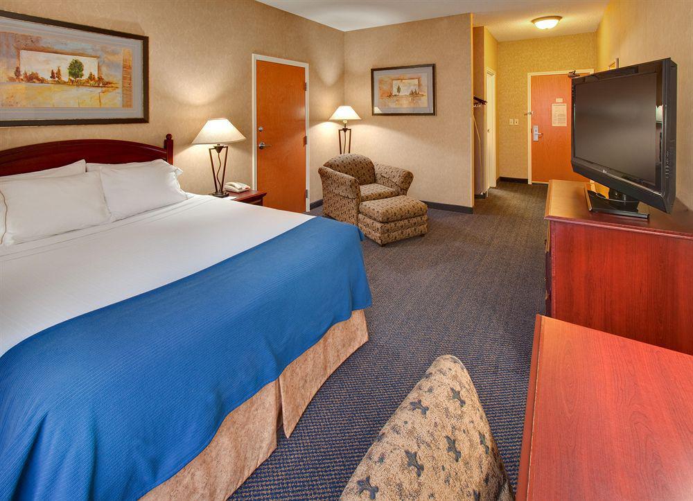Holiday Inn Express Jamestown By Ihg Esterno foto
