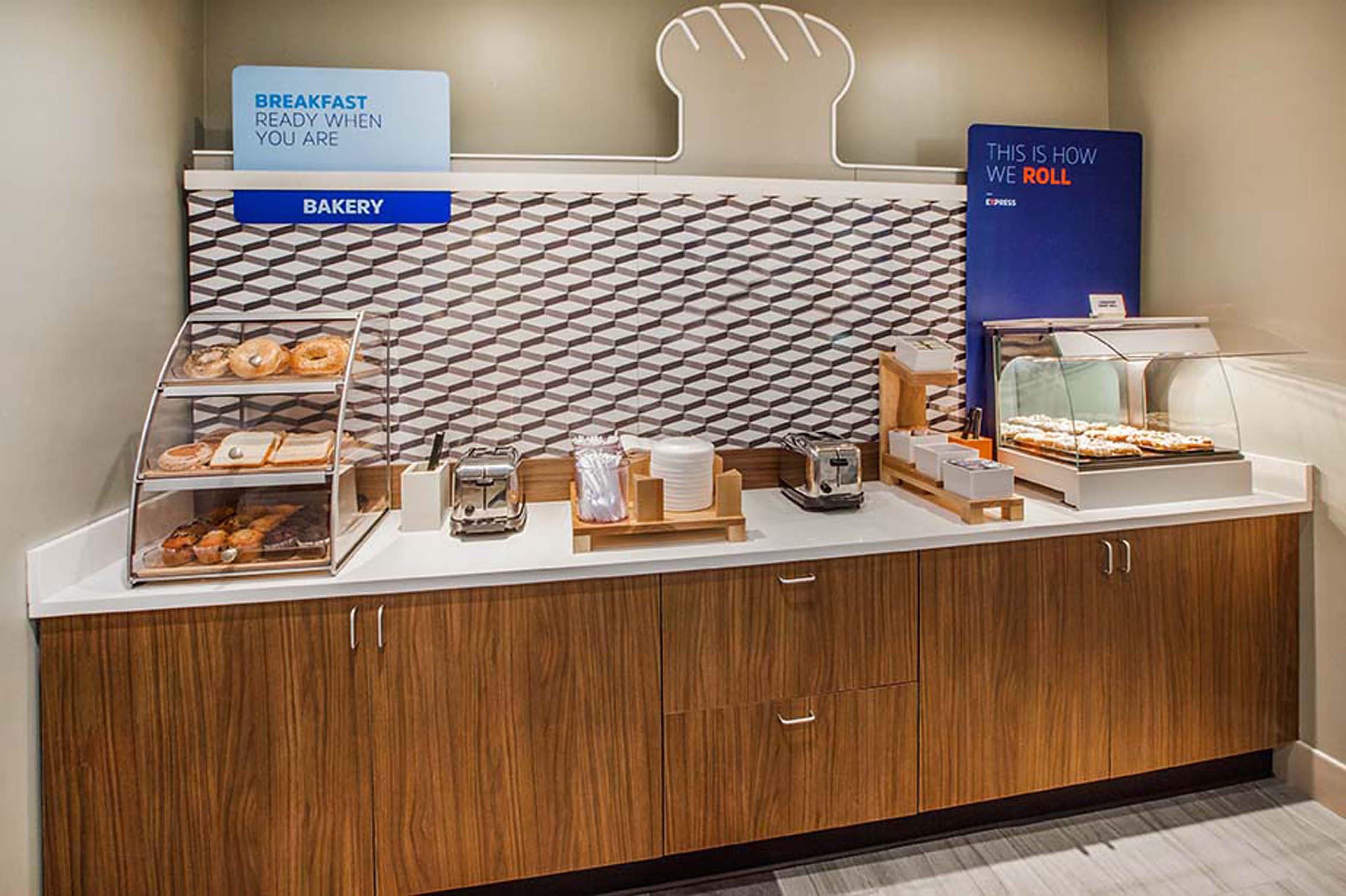 Holiday Inn Express Jamestown By Ihg Esterno foto